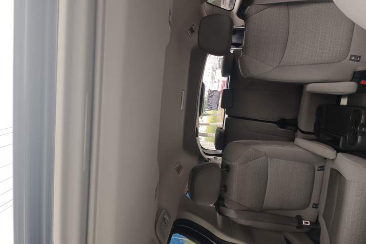 Used Toyota SIENNA 2024 2.5L Hybrid Comfort Edition Headliner