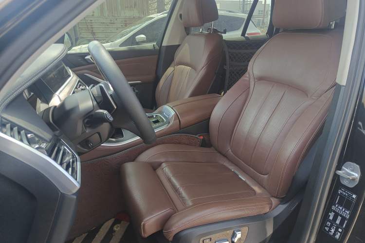 Used BMW X5 2021 xDrive40i Luxury Model with M Sport Package Left Front Seat