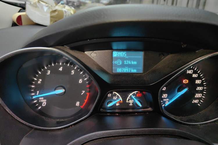 Used Ford Kuga 2015 1.5L GTDi Two-Wheel-Drive Comfort Model Odometer Close Up