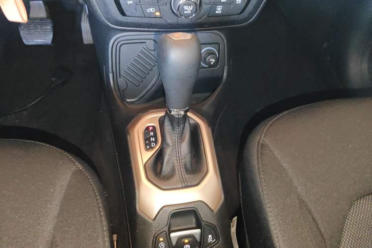 Used Jeep Renegade 2018 Connected Large Screen Version 180T Automatic High-Energy Edition