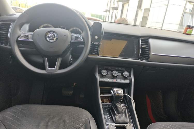 Used Skoda Kodiaq 2018 Facelifted TSI330 5-Seater Two-Wheel-Drive Comfort Edition Center Console