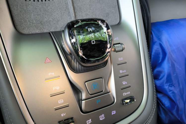 Used Denza N8 2023 Four-Wheel Drive Ultra-Hybrid Flagship Six-Seater Version