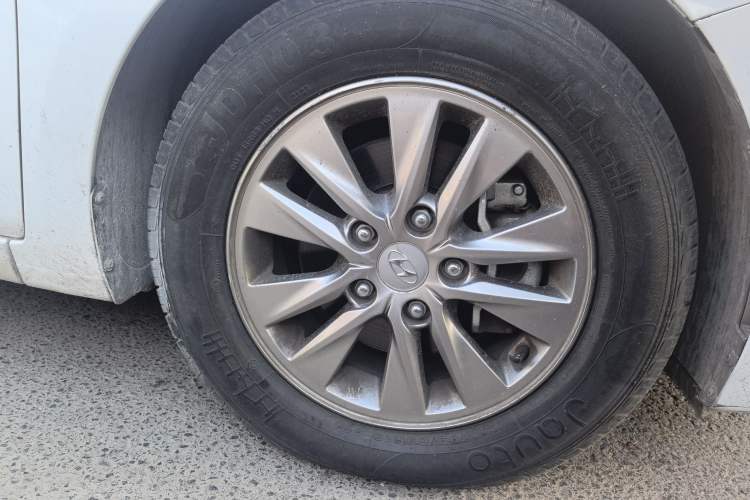 Used Hyundai Celesta 2017 1.6L Automatic Enjoyment Version GLS
