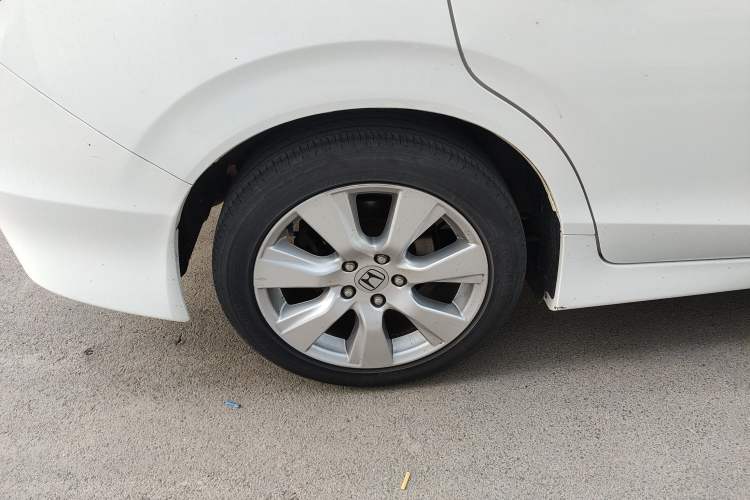 Used Honda Jade 2013 1.8L automatic Comfort version 5 seats Right Rear Wheel Hub