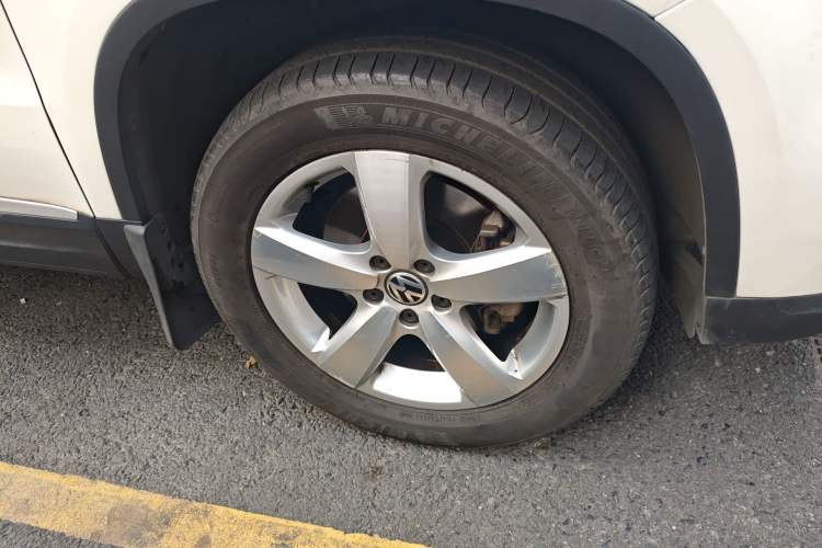 Used Volkswagen Tiguan 2012 1.8TSI Automatic Two-Wheel Drive Elite Edition Right Front Wheel Hub