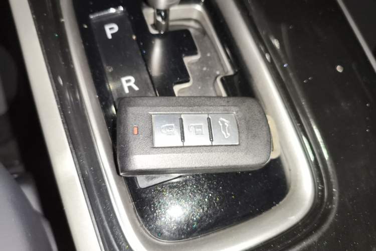 Used Mitsubishi Outlander 2019 2.4L 4x4 Zhi Xiang Edition 5 Seats China VI Standard