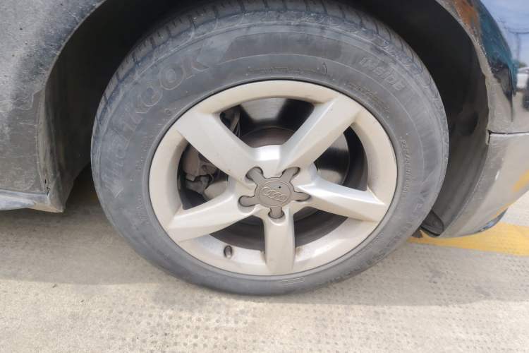 Used Audi A4L 2013 35 TFSI Automatic Standard Model Right Front Wheel Hub