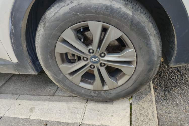 Used Hyundai Santa Fe 2015 2.0T Automatic Two-Wheel Drive Smart Version 5 Seats
