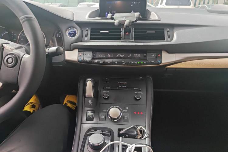 Used Lexus CT 2015 CT200h Chocolate Edition
