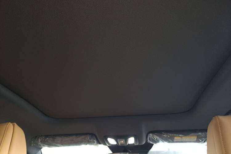 Used Changan UNI-K 2024 2.0T Two-Wheel Drive Global Edition
