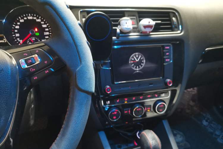 Used Volkswagen Sagitar 2018 280TSI DSG Luxury Model Audio And AC Panel