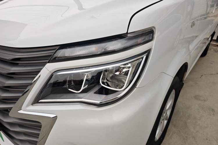 Used FORTHING Lingzhi M5 2022 Passenger Version Standard Model 7-Seater Left Front Headlight