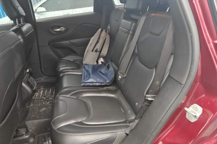 Used Jeep Cherokee 2016 2.4L Professional Edition
