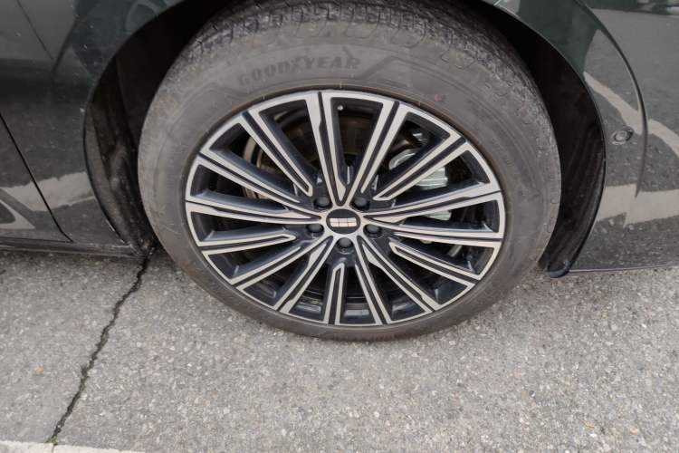 Used Geely Galaxy 8 2025 130km EM-P Exploration Edition Right Front Wheel Hub