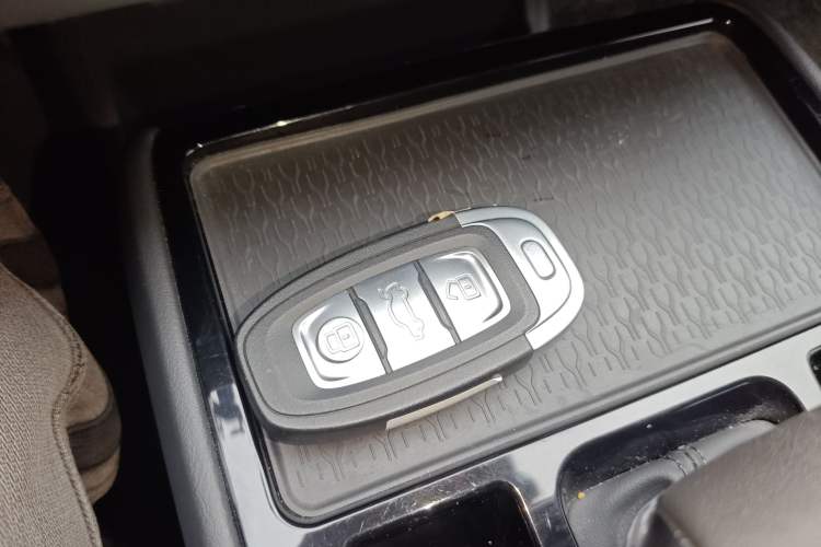 Used Hongqi E-QM5 2022 431 km Charge & Enjoy Edition Interior 1