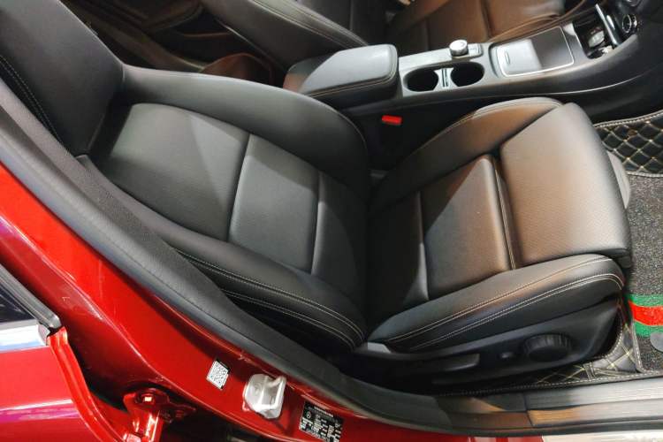 Used Mercedes-Benz GLA 2017 GLA 200 Sport Edition Right Front Seat