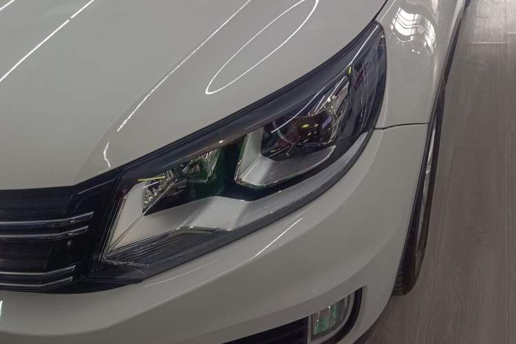 Used Volkswagen Tiguan 2016 280TSI Automatic Two-Wheel-Drive Silk Road Style Edition Left Front Headlight