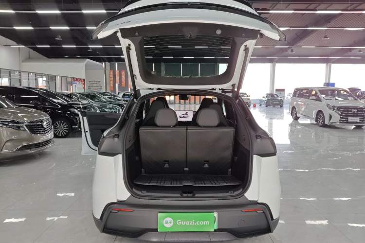 Used Tesla Model Y L 2025 Model Long-Range All-Wheel-Drive Version