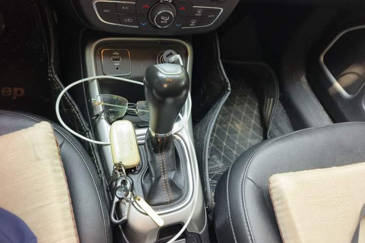 Used Jeep Compass 2017 200T Automatic Family Edition
