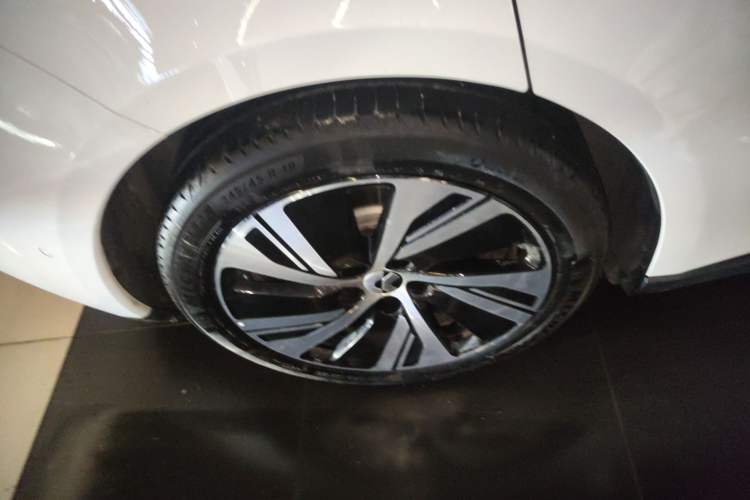 Used Nio ET5 2025 75 kWh Right Rear Wheel Hub