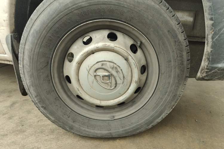 Used SAIC MAXUS Xintu V80 2019 2.5T Classic Model 6-Speed Manual Aotong Long Wheelbase Mid-Height 7-Seater