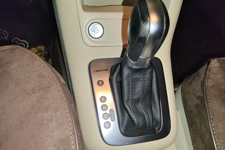 Used Volkswagen Tiguan 2012 2.0 TSI Automatic All-Wheel Drive Flagship Edition Gear Lever