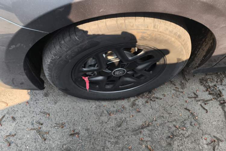 Used BYD Qin PLUS 2025 DM-i Smart Drive 55KM Leading Model Left Front Wheel Hub