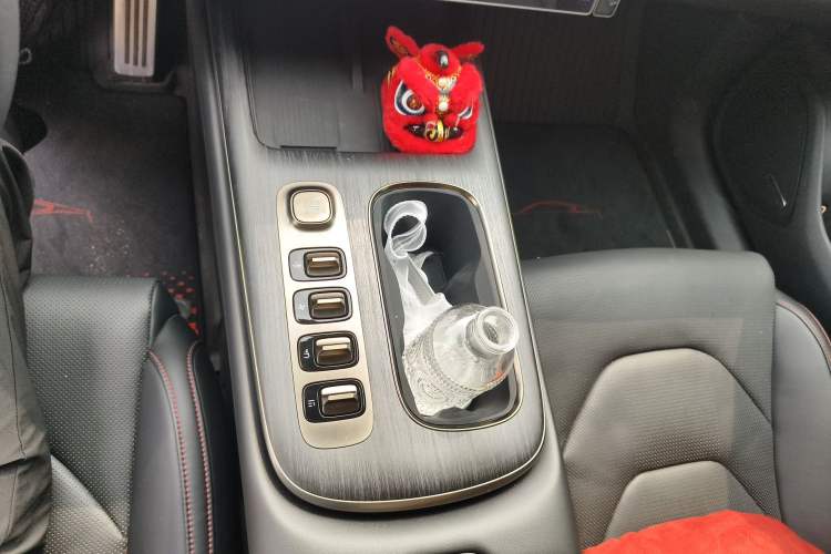 Used Xiaomi Auto SU7 2024 Rear-Drive Ultra-Long Range Advanced Pro-Level Intelligent Driving Version Gear Lever