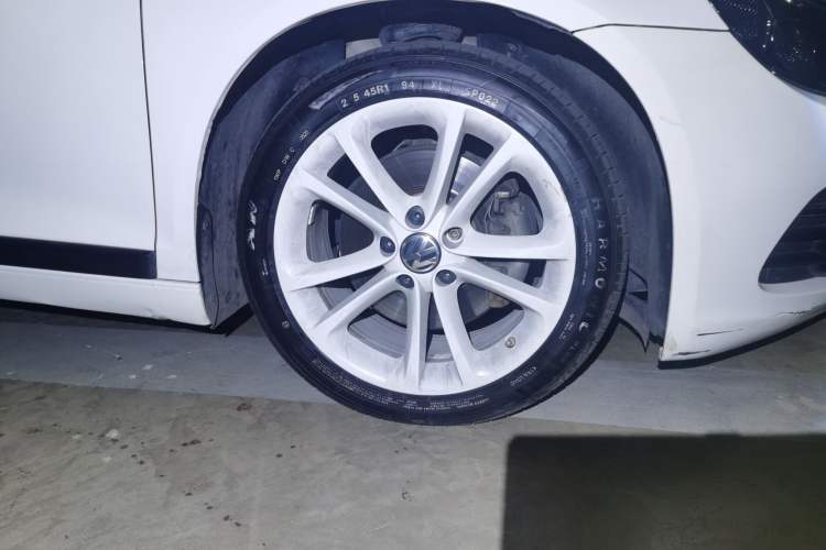 Used Volkswagen Scirocco 2010 2.0 TSI Sport Edition Right Front Wheel Hub