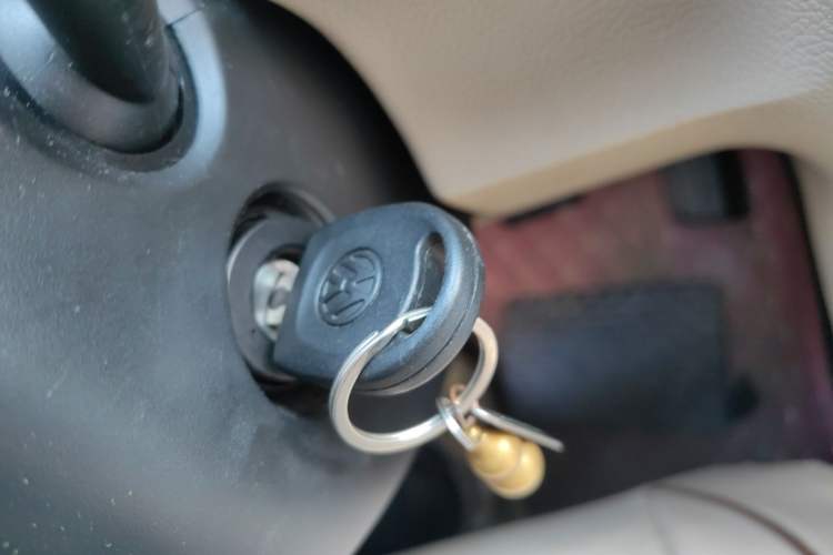 Used Volkswagen Sagitar 2011 1.6L Automatic Comfort Edition Vehicle Key