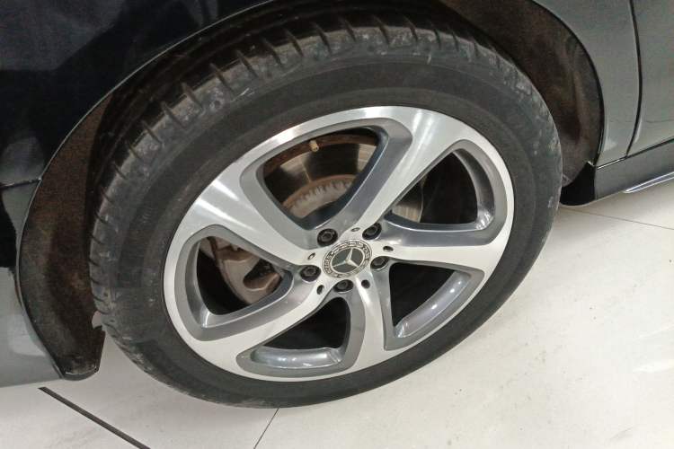 Used Mercedes-Benz E-Class 2019 E 300 L Sporty and Stylish Model
