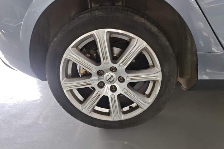 Used Volvo V40 2018 T3 Zhiya Edition Right Rear Wheel Hub