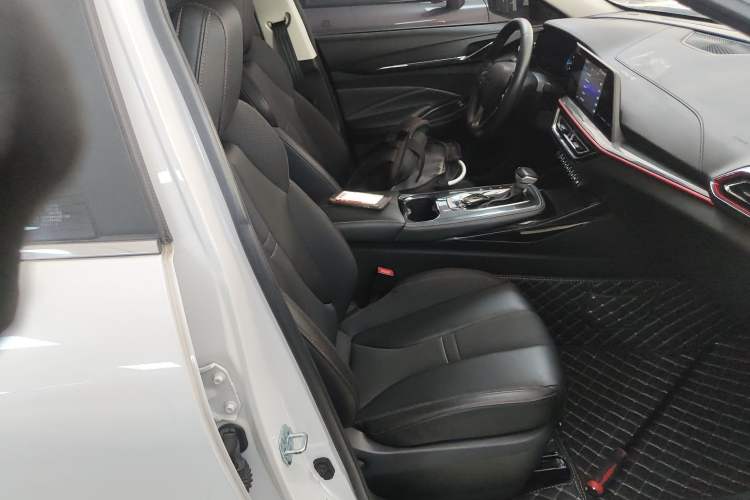 Used CHANGAN OSHAN X5 2021 1.6L CVT Comfort Model Right Front Seat