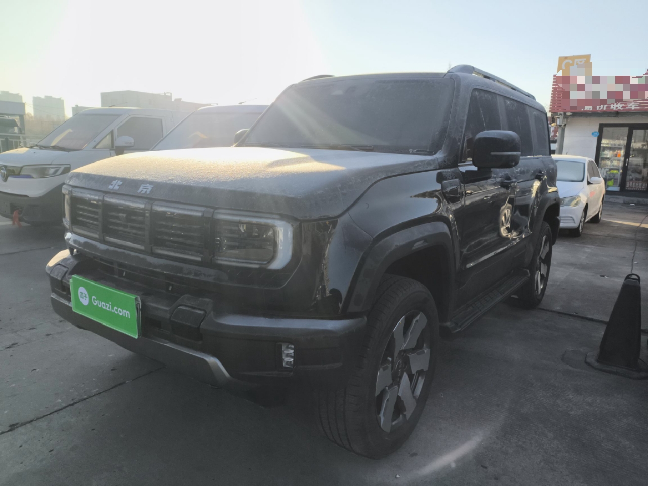 تحت مقدمة السيارة