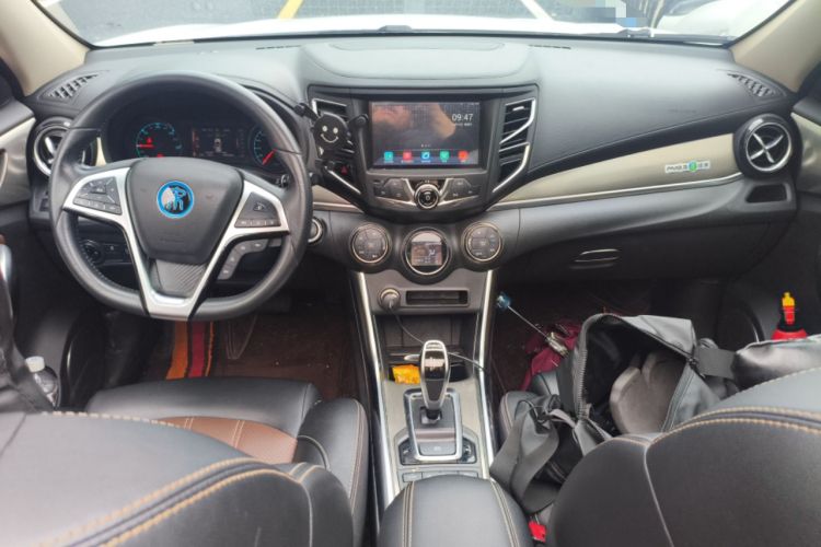 Used BYD Song New Energy 2017 Song DM 1.5TID All-Wheel Drive Prestige Model Center Console