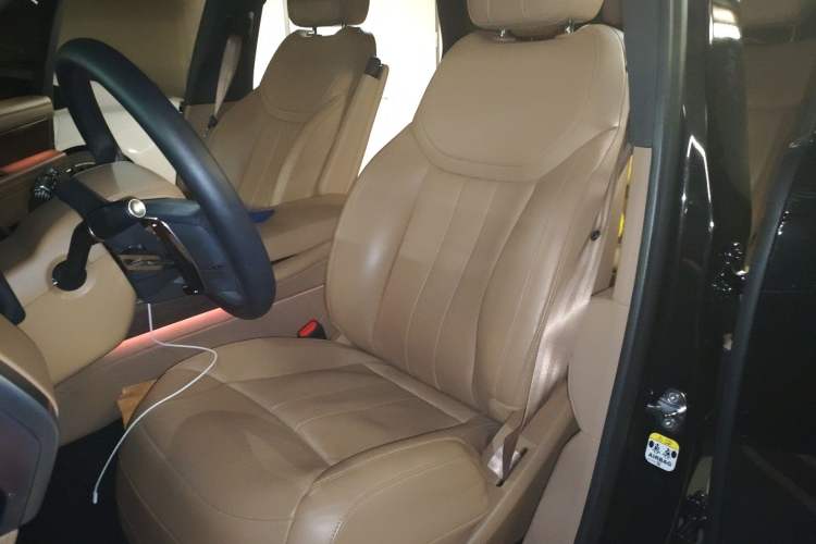 Used Land Rover Range 2024 3.0 L6 360 PS Grand Edition Left Front Seat