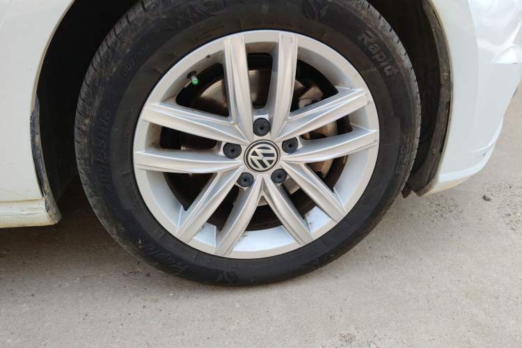 Used Volkswagen Golf 2018 1.6L Automatic Comfort Model Right Front Wheel Hub