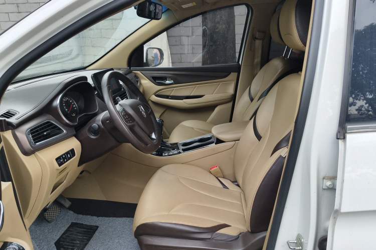 Used Baojun 730 2017 1.8L iAMT Luxury Version 7-Seater
