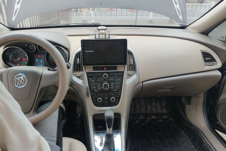 Used Buick GT 2013 GT 1.6L Automatic Comfort Edition Center Console