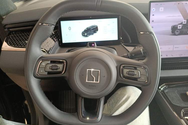 Used Zeekr 009 2024 Six-Seat Executive Version 4WD 108 kWh Steering Wheel