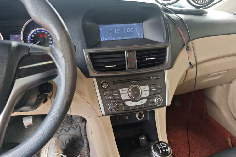 Used Soueast V5 Lingzhi 2012 1.5L Manual Standard Edition Audio And AC Panel