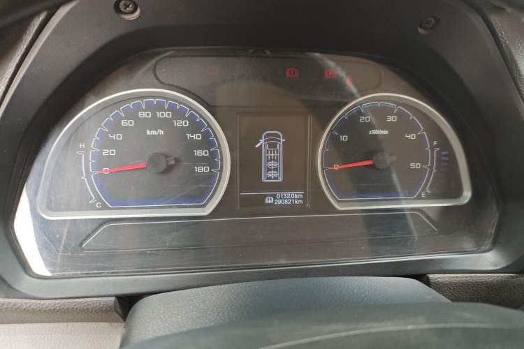 Used Iveco Power Daily 2017 2.5T Deluxe A32 Mid-Roof 5-7 Seater 47Z5 Passenger Van