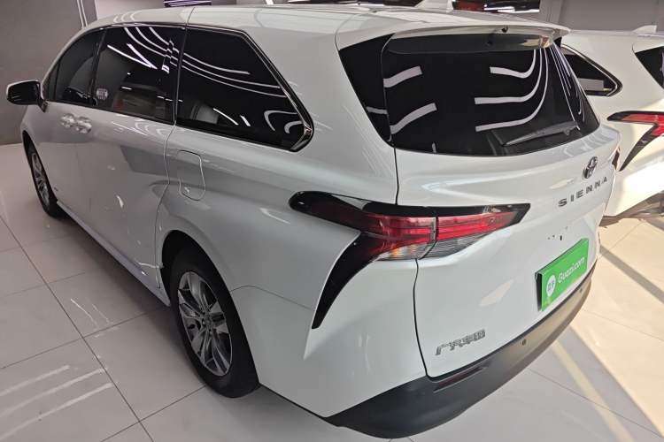 Used Toyota SIENNA 2024 2.5L Hybrid Comfort Edition Exterior 2