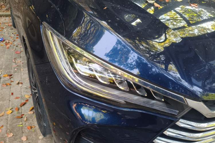 Used BYD Song MAX New Energy 2019 DM 1.5T Smart Connect Advanced 7-Seater China VI Standard Right Front Headlight