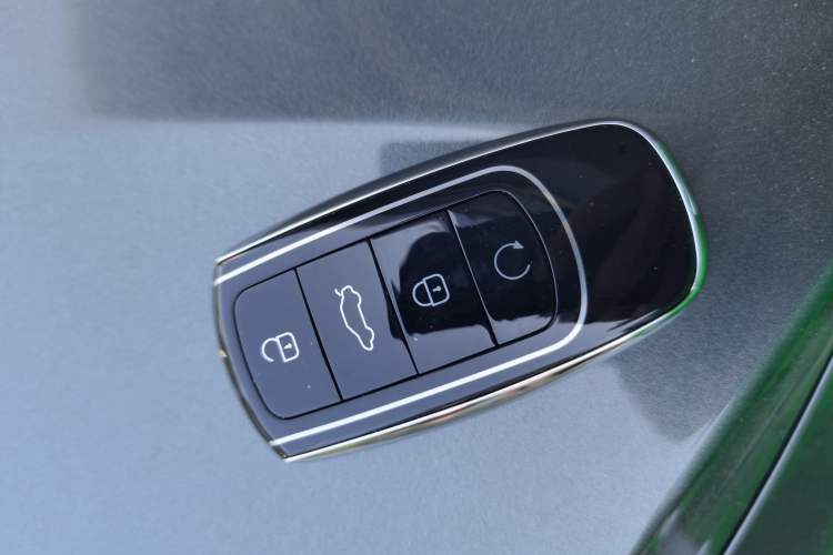 Used Chery Tiggo 8 PLUS 2025 290TGDI DCT Prestige 5-Seater
