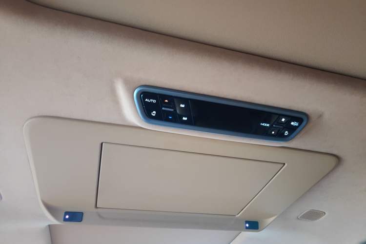 Used Wey Gaoshan 2025 Four-Wheel Drive Alpine 8 Headliner