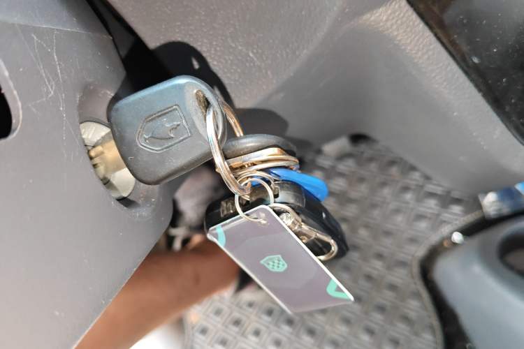 Used Jinbei Hiace X30 2023 1.5L Super-Comfortable Passenger Van 5/6/7-Seater Non-Air-Conditioned Version Model SWC15M
