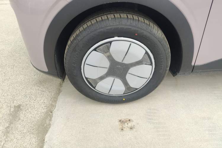 Used Geely Galaxy Geome 2026 Model 310km Youth Edition Left Front Wheel Hub