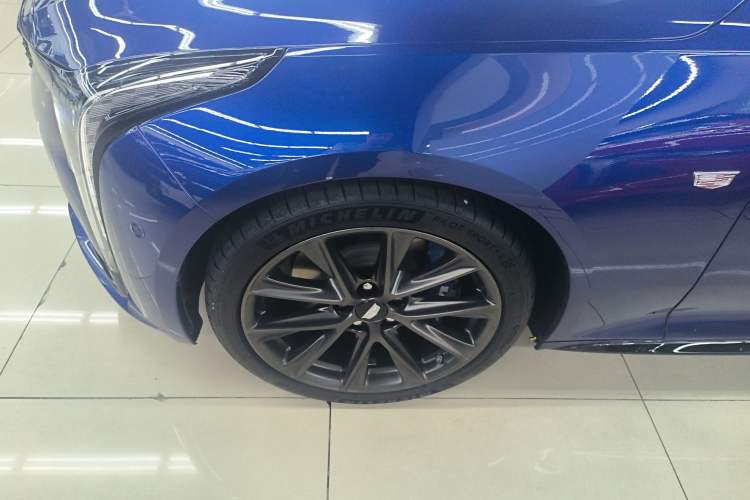 Used Cadillac CT5 2024 28T Platinum Edition Left Front Wheel Hub