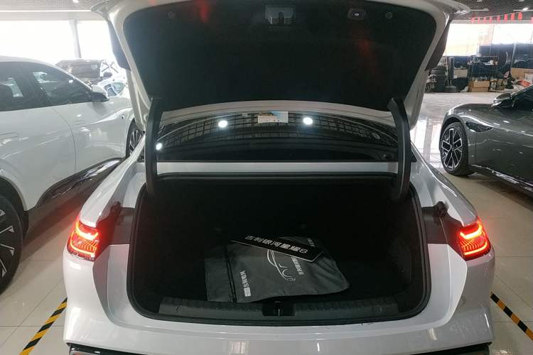 Used Geely Galaxy 8 2025 130km EM-i Flagship Edition
